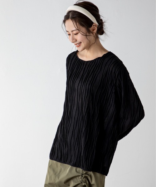 MILLION CARATS（ミリオンカラッツ）の「立体的なステッチデザインを施したメローデザインのシアートップス。ゆったりとしたサイズで楽に着られ、大人な抜け感を演出します。（Tシャツ/カットソー・レディース・ベージュ/ブラック/オフホワイト・FREE）」の15枚目の写真