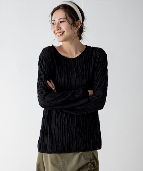 MILLION CARATS（ミリオンカラッツ）の「立体的なステッチデザインを施したメローデザインのシアートップス。ゆったりとしたサイズで楽に着られ、大人な抜け感を演出します。（Tシャツ/カットソー・レディース・ベージュ/ブラック/オフホワイト・FREE）」の16枚目の写真