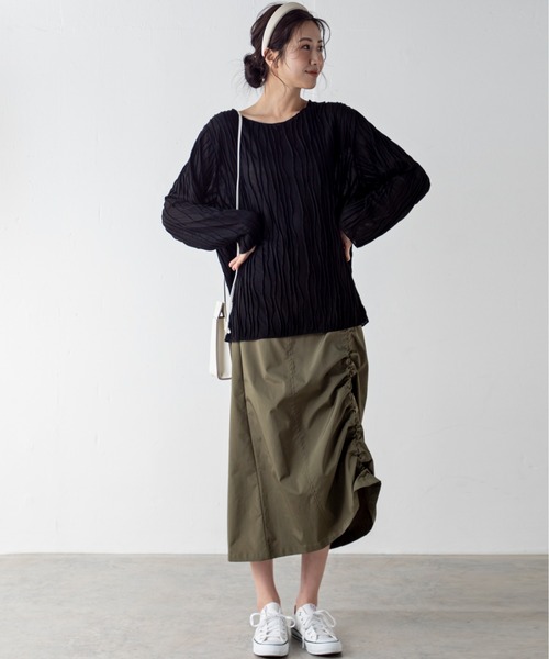 MILLION CARATS（ミリオンカラッツ）の「立体的なステッチデザインを施したメローデザインのシアートップス。ゆったりとしたサイズで楽に着られ、大人な抜け感を演出します。（Tシャツ/カットソー・レディース・ベージュ/ブラック/オフホワイト・FREE）」の18枚目の写真