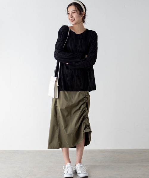 MILLION CARATS（ミリオンカラッツ）の「立体的なステッチデザインを施したメローデザインのシアートップス。ゆったりとしたサイズで楽に着られ、大人な抜け感を演出します。（Tシャツ/カットソー・レディース・ベージュ/ブラック/オフホワイト・FREE）」の19枚目の写真