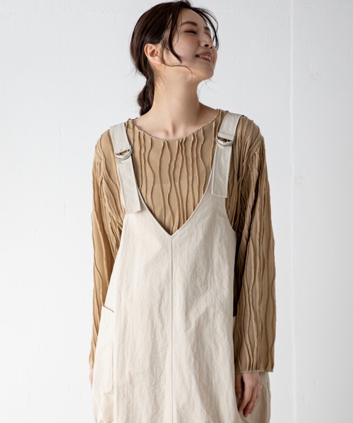 MILLION CARATS（ミリオンカラッツ）の「立体的なステッチデザインを施したメローデザインのシアートップス。ゆったりとしたサイズで楽に着られ、大人な抜け感を演出します。（Tシャツ/カットソー・レディース・ベージュ/ブラック/オフホワイト・FREE）」の20枚目の写真