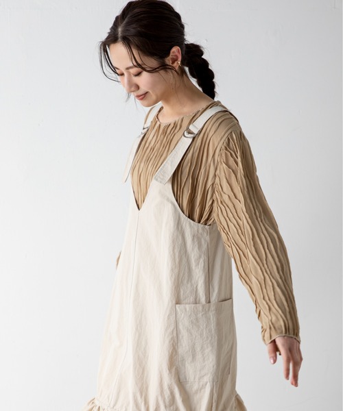 MILLION CARATS（ミリオンカラッツ）の「立体的なステッチデザインを施したメローデザインのシアートップス。ゆったりとしたサイズで楽に着られ、大人な抜け感を演出します。（Tシャツ/カットソー・レディース・ベージュ/ブラック/オフホワイト・FREE）」の21枚目の写真