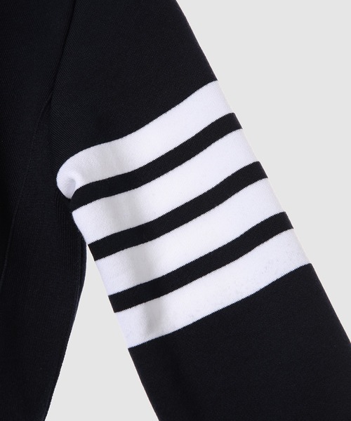 THOM BROWNE（トムブラウン）の「CLASSIC SWEATSHIRT IN CLASSIC LOOP BACK W/ ENGINEERED 4 BAR（スウェット・レディース・ネイビー/グレー・36/38）」の3枚目の写真