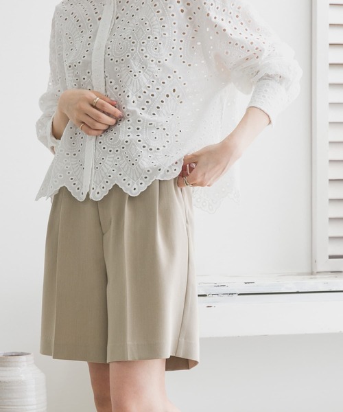 KBF（ケイビーエフ）の「ダブルタックショートパンツ（その他パンツ・レディース・ベージュ/ブラック/グレー・ONE）」の4枚目の写真