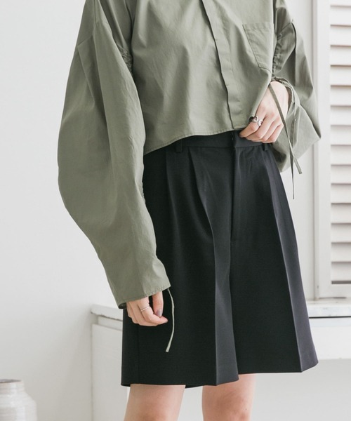 KBF（ケイビーエフ）の「ダブルタックショートパンツ（その他パンツ・レディース・ベージュ/ブラック/グレー・ONE）」の10枚目の写真