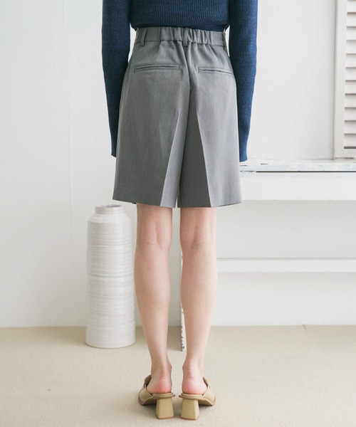 KBF（ケイビーエフ）の「ダブルタックショートパンツ（その他パンツ・レディース・ベージュ/ブラック/グレー・ONE）」の7枚目の写真
