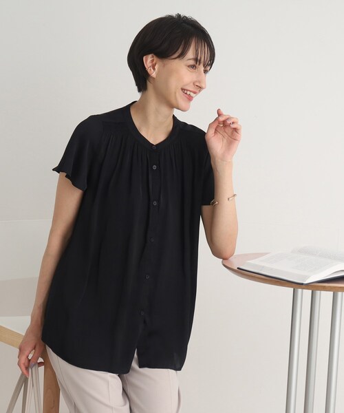 DRESKIP(ドレスキップ)の「◆【大人な夏の上品デザイン】サテンシャーリング使いブラウス(シャツ/ブラウス・レディース・ブラック系/ブルー/カーキ/オレンジ/ライトベージュ/ホワイト系3/ネイビー・03/04/02)」の5枚目の写真