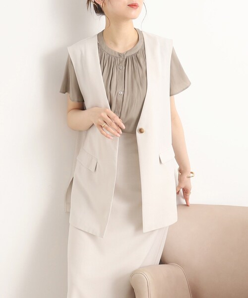 DRESKIP(ドレスキップ)の「◆【大人な夏の上品デザイン】サテンシャーリング使いブラウス(シャツ/ブラウス・レディース・ブラック系/ブルー/カーキ/オレンジ/ライトベージュ/ホワイト系3/ネイビー・03/04/02)」の4枚目の写真