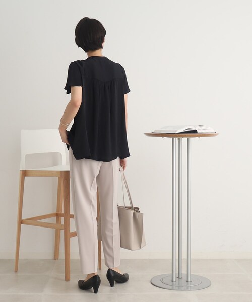 DRESKIP(ドレスキップ)の「◆【大人な夏の上品デザイン】サテンシャーリング使いブラウス(シャツ/ブラウス・レディース・ブラック系/ブルー/カーキ/オレンジ/ライトベージュ/ホワイト系3/ネイビー・03/04/02)」の9枚目の写真