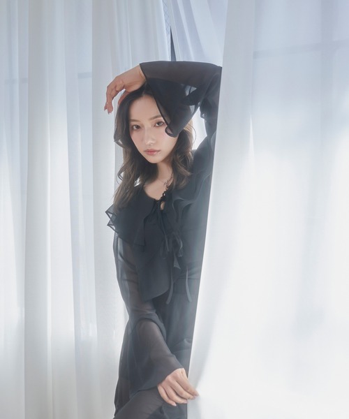 ANDGEEBEE（アンジービー）の「シアーベルスリーブブラウス（シャツ/ブラウス・レディース・ブラック/カーキ・MEDIUM）」の3枚目の写真