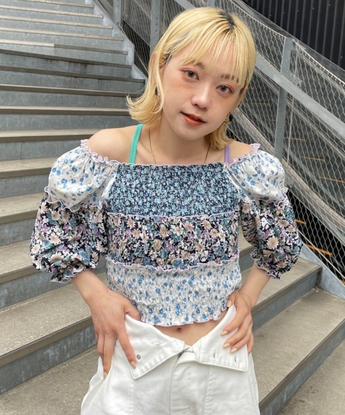 HELLO.SANFRANCISCO（ハローサンフランシスコ）の「【HELLO.SANFRANCISCO/ハローサンフランシスコ】バッチワークフラワーシャーリングブラウス（シャツ/ブラウス・レディース・レッド/サックスブルー・FREE）」の7枚目の写真