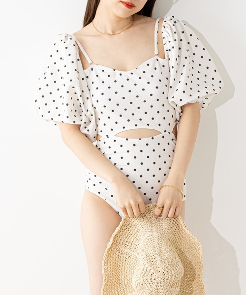 Chico(チコ)の「【水着】バルーンスリーブサイドスリットワンピース(水着・レディース・ブラック/アイボリー・FREE)」の6枚目の写真