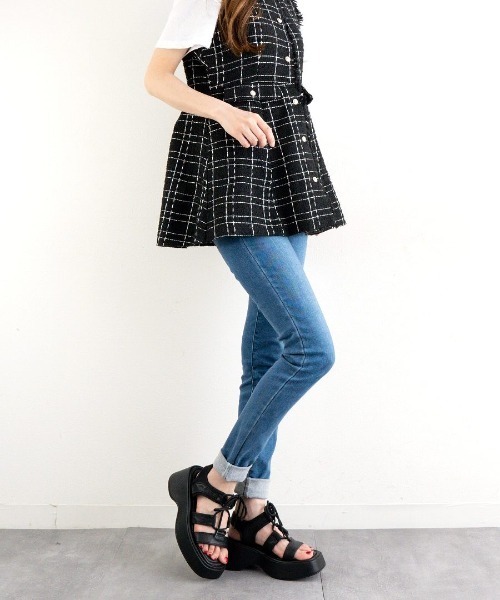 Fabby fabby(ファビィーファビィー)の「レースアップワイド厚底サンダル(サンダル・レディース・オフホワイト/ブラック・SMALL/MEDIUM/LARGE)」の14枚目の写真