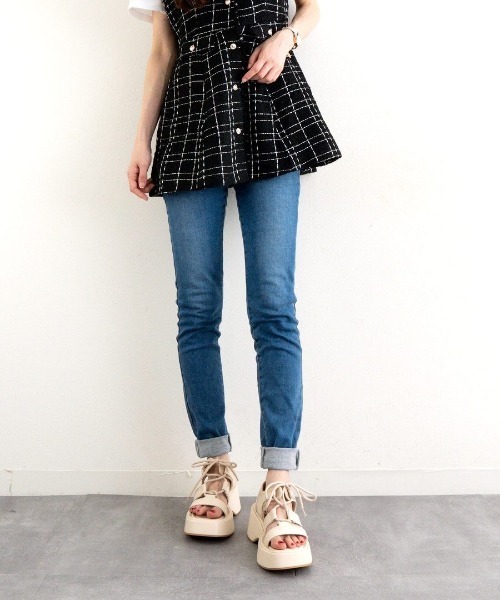 Fabby fabby(ファビィーファビィー)の「レースアップワイド厚底サンダル(サンダル・レディース・オフホワイト/ブラック・SMALL/MEDIUM/LARGE)」の20枚目の写真