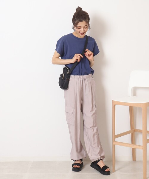 SHOO・LA・RUE(シューラルー)の「◆ゆるっとはける柔らか素材 イージーカーゴパンツ(その他パンツ・レディース・グレー系/ブラック・02/03)」の19枚目の写真