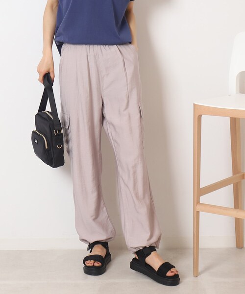 SHOO・LA・RUE(シューラルー)の「◆ゆるっとはける柔らか素材 イージーカーゴパンツ(その他パンツ・レディース・グレー系/ブラック・02/03)」の11枚目の写真