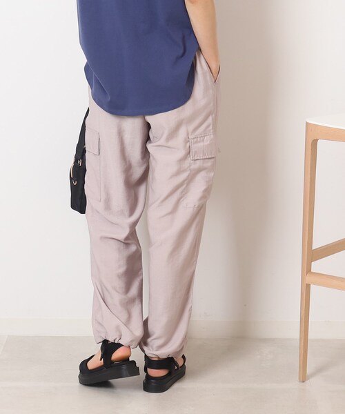 SHOO・LA・RUE(シューラルー)の「◆ゆるっとはける柔らか素材 イージーカーゴパンツ(その他パンツ・レディース・グレー系/ブラック・02/03)」の22枚目の写真