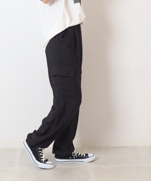 SHOO・LA・RUE(シューラルー)の「◆ゆるっとはける柔らか素材 イージーカーゴパンツ(その他パンツ・レディース・グレー系/ブラック・02/03)」の7枚目の写真
