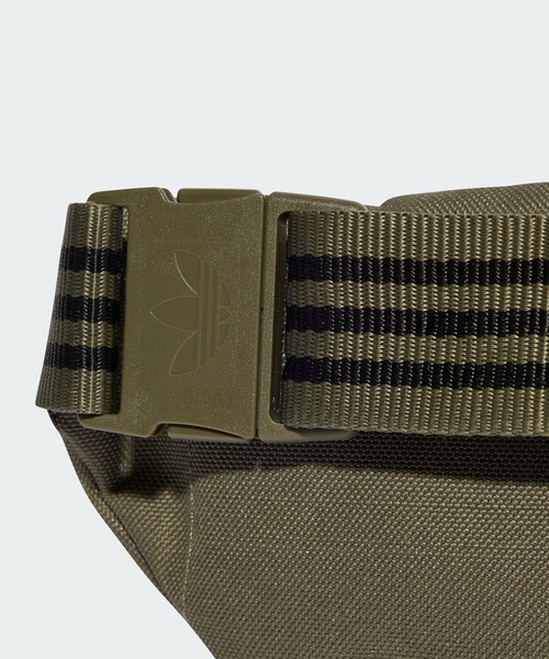 adidas（アディダス）の「アディカラー クラシック ウエストバッグ / アディダスオリジナルス adidas Originals（ボディバッグ/ウエストポーチ・メンズ・グリーン/ブラック/レッド・FREE）」の9枚目の写真