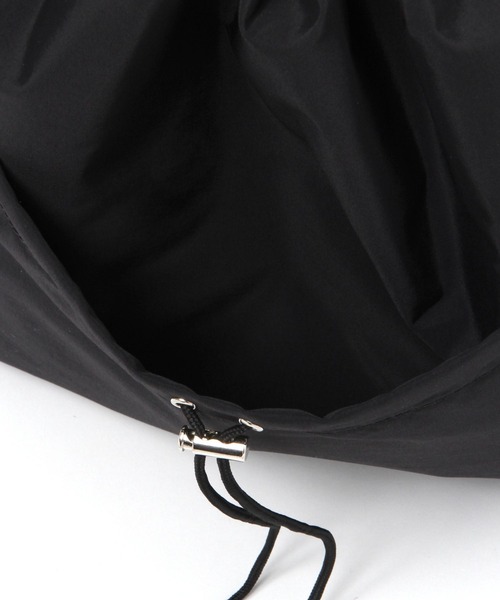 repipi armario(レピピ アルマリオ)の「ナイロンミニナップサック(バックパック/リュック・キッズ・その他/グレー/ブラック・FREE)」の7枚目の写真