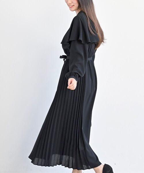 rps（アールピーエス）の「ケープ付キサイドプリーツワンピース（ワンピース・レディース・モカ/ブラック/ダークグリーン・フリー）」の5枚目の写真