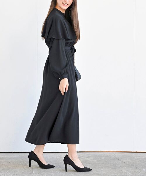 rps（アールピーエス）の「ケープ付キサイドプリーツワンピース（ワンピース・レディース・モカ/ブラック/ダークグリーン・フリー）」の7枚目の写真
