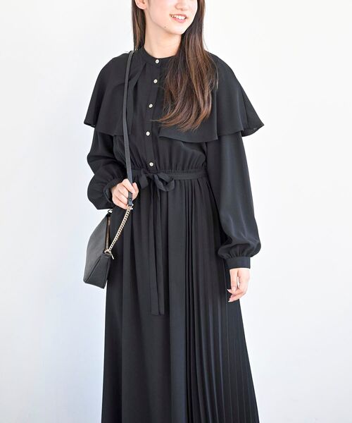 rps（アールピーエス）の「ケープ付キサイドプリーツワンピース（ワンピース・レディース・モカ/ブラック/ダークグリーン・フリー）」の8枚目の写真