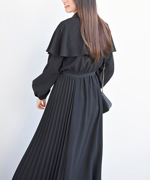 rps（アールピーエス）の「ケープ付キサイドプリーツワンピース（ワンピース・レディース・モカ/ブラック/ダークグリーン・フリー）」の10枚目の写真