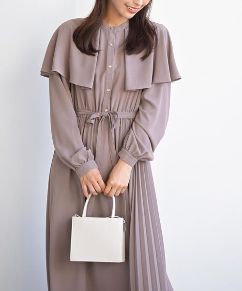 rps（アールピーエス）の「ケープ付キサイドプリーツワンピース（ワンピース・レディース・モカ/ブラック/ダークグリーン・フリー）」の17枚目の写真