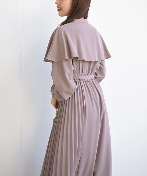 rps（アールピーエス）の「ケープ付キサイドプリーツワンピース（ワンピース・レディース・モカ/ブラック/ダークグリーン・フリー）」の19枚目の写真