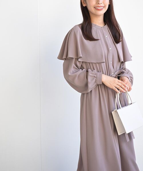 rps（アールピーエス）の「ケープ付キサイドプリーツワンピース（ワンピース・レディース・モカ/ブラック/ダークグリーン・フリー）」の20枚目の写真