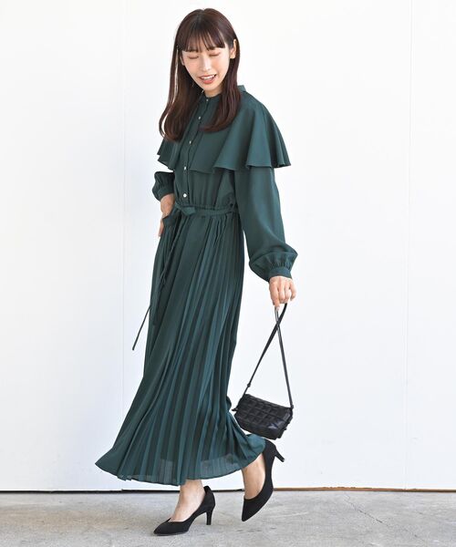 rps（アールピーエス）の「ケープ付キサイドプリーツワンピース（ワンピース・レディース・モカ/ブラック/ダークグリーン・フリー）」の21枚目の写真