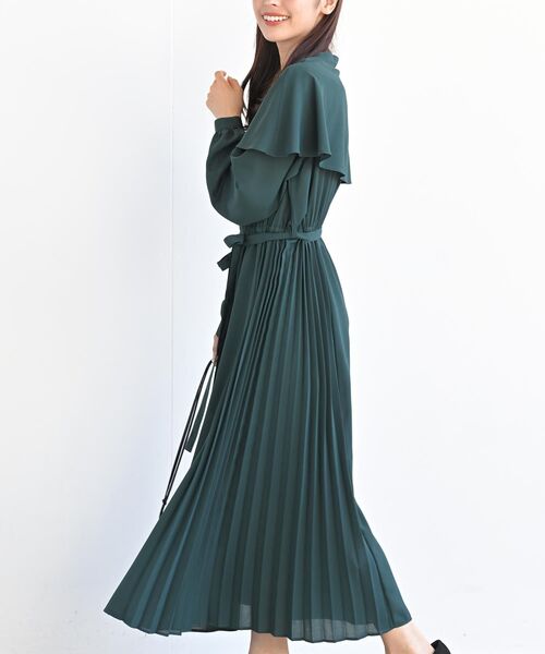 rps（アールピーエス）の「ケープ付キサイドプリーツワンピース（ワンピース・レディース・モカ/ブラック/ダークグリーン・フリー）」の22枚目の写真