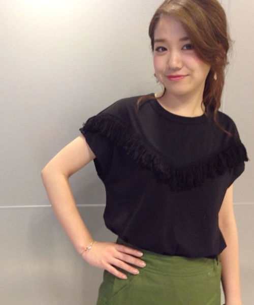 Chico（チコ）の「フリンジTOPS（Tシャツ/カットソー・レディース・ベージュ/モスグリーン/ホワイト/グレー/ブラック・FREE）」の2枚目の写真