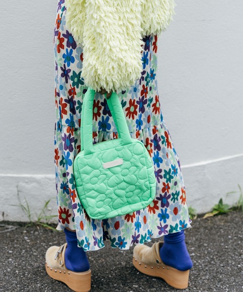 ELLEgirl（エルガール）の「フラワーキルトスクエアミニトート【ELLEgirl/エル ガール】（ハンドバッグ・レディース・パープル/ブラック/ライトグリーン・FREE）」の4枚目の写真