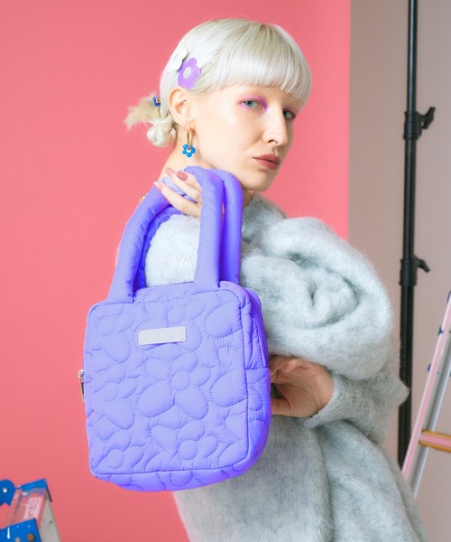 ELLEgirl（エルガール）の「フラワーキルトスクエアミニトート【ELLEgirl/エル ガール】（ハンドバッグ・レディース・パープル/ブラック/ライトグリーン・FREE）」の12枚目の写真