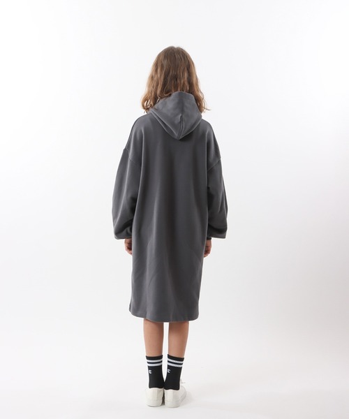 Champion（チャンピオン）の「【Champion/チャンピオン】キッズ スクールサイズ フーデッドスウェットワンピース（ワンピース・キッズ・キャメル/チャコール/オートミール・150/160）」の5枚目の写真