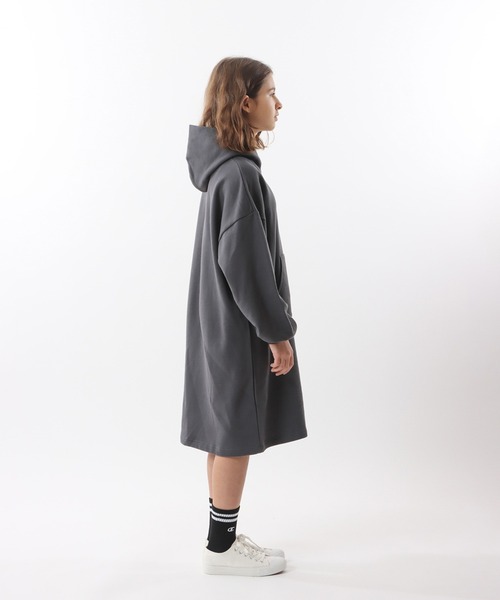 Champion（チャンピオン）の「【Champion/チャンピオン】キッズ スクールサイズ フーデッドスウェットワンピース（ワンピース・キッズ・キャメル/チャコール/オートミール・150/160）」の6枚目の写真