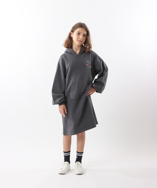 Champion（チャンピオン）の「【Champion/チャンピオン】キッズ スクールサイズ フーデッドスウェットワンピース（ワンピース・キッズ・キャメル/チャコール/オートミール・150/160）」の7枚目の写真