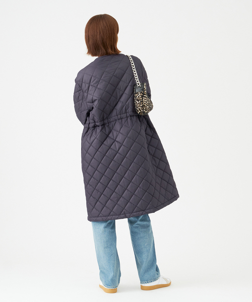 IENA（イエナ）の「ノーカラーキルティングコート（その他アウター・レディース・ホワイト/ネイビー・36/38）」の6枚目の写真