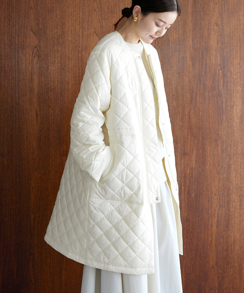 IENA（イエナ）の「ノーカラーキルティングコート（その他アウター・レディース・ホワイト/ネイビー・36/38）」の11枚目の写真