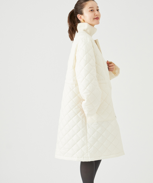 IENA（イエナ）の「ノーカラーキルティングコート（その他アウター・レディース・ホワイト/ネイビー・36/38）」の20枚目の写真