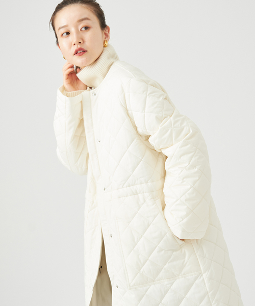 IENA（イエナ）の「ノーカラーキルティングコート（その他アウター・レディース・ホワイト/ネイビー・36/38）」の21枚目の写真
