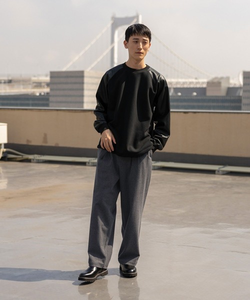 niko and...（ニコアンド）の「袖フェイクレザーラグランプルオーバー（スウェット・メンズ・ベージュ/ブラック・MEDIUM/LARGE）」の20枚目の写真