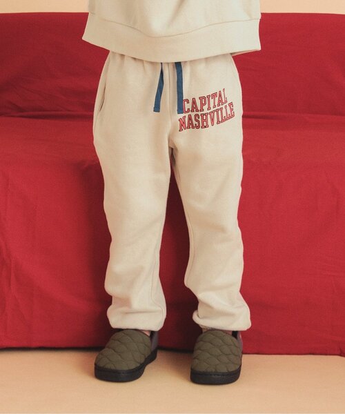 BREEZE（ブリーズ）の「【セットアップ可能】ヴィンテージカレッジパンツ（スウェットパンツ・キッズ・グレー/イエロー/ネイビー/チャコール/レインボー/キナリ・110/120/80/90/100/130/140）」の2枚目の写真
