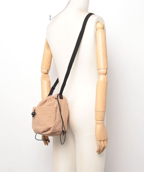 MAISON BREEZE（メゾンブリーズ）の「【MAISON BREEZE】ドローストリングミニショルダーバッグ KNF036（ショルダーバッグ・レディース・ベージュ/カーキ/ブラック・FREE）」の13枚目の写真