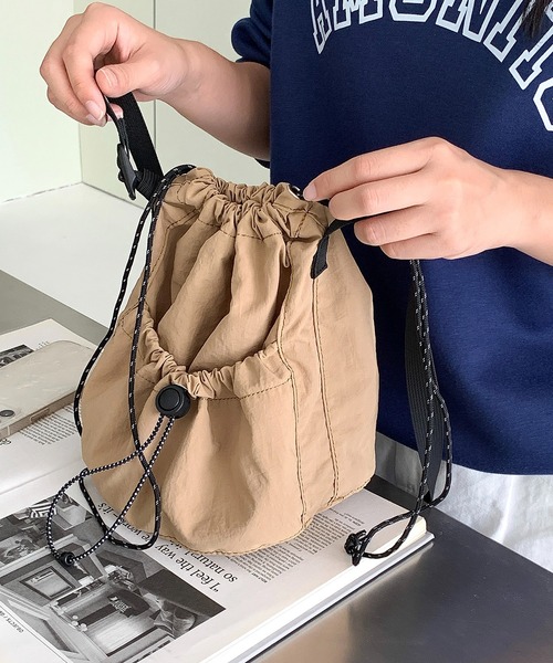 MAISON BREEZE（メゾンブリーズ）の「【MAISON BREEZE】ドローストリングミニショルダーバッグ KNF036（ショルダーバッグ・レディース・ベージュ/カーキ/ブラック・FREE）」の5枚目の写真