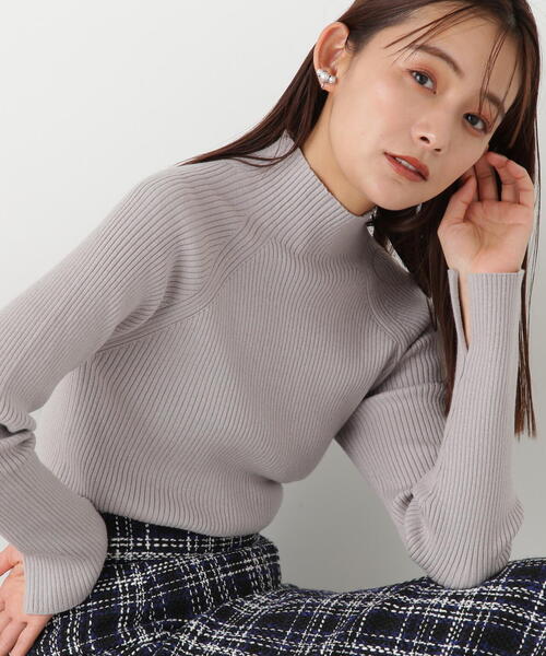 N.（N. Natural Beauty Basic）（エヌエヌナチュラルビューティーベーシック）の「◆スリットカフハイネックニット（ニット/セーター・レディース・ブルー/オフホワイト/ブラック/ライトグレー・MEDIUM）」の17枚目の写真