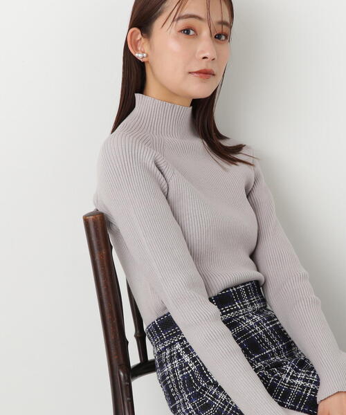 N.（N. Natural Beauty Basic）（エヌエヌナチュラルビューティーベーシック）の「◆スリットカフハイネックニット（ニット/セーター・レディース・ブルー/オフホワイト/ブラック/ライトグレー・MEDIUM）」の12枚目の写真