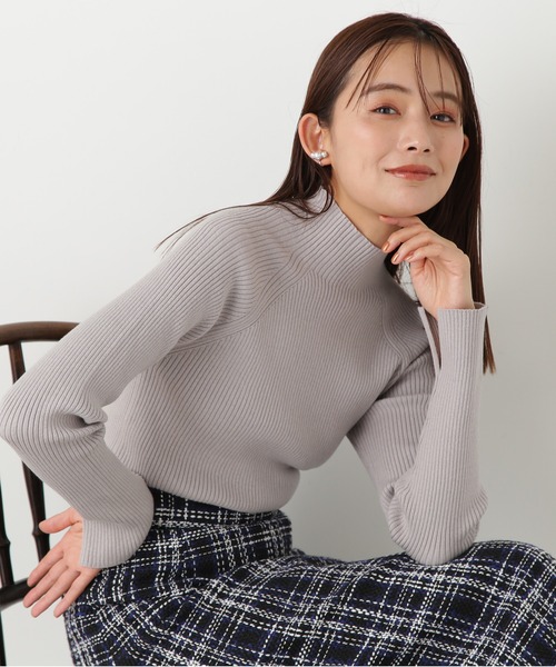 N.（N. Natural Beauty Basic）（エヌエヌナチュラルビューティーベーシック）の「◆スリットカフハイネックニット（ニット/セーター・レディース・ブルー/オフホワイト/ブラック/ライトグレー・MEDIUM）」の3枚目の写真